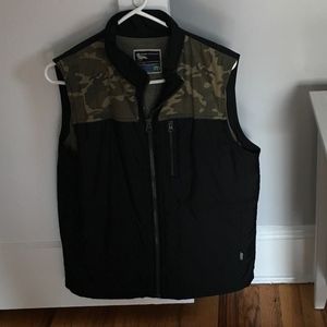 Pac Sun - Like New Black/Camo Quilted Vest - HOLIDAY SALE